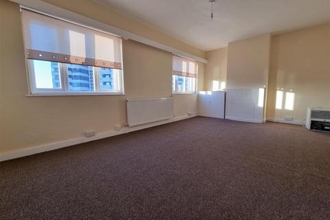 3 bedroom apartment to rent, Staines Road West, Sunbury-on-Thames