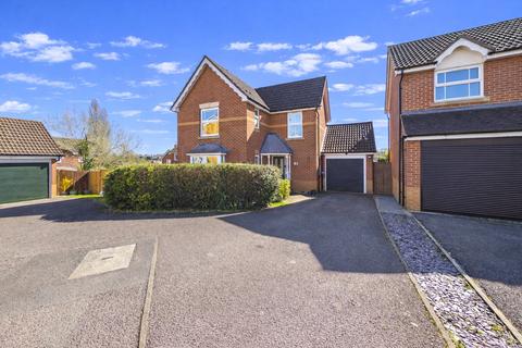 3 bedroom detached house for sale, The Knoll, Tilehurst, Reading, RG31