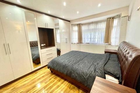 4 bedroom detached house to rent - Moorfield Road, Denham Green