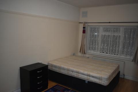 2 bedroom flat to rent, Northolt Road South Harrow, HA2