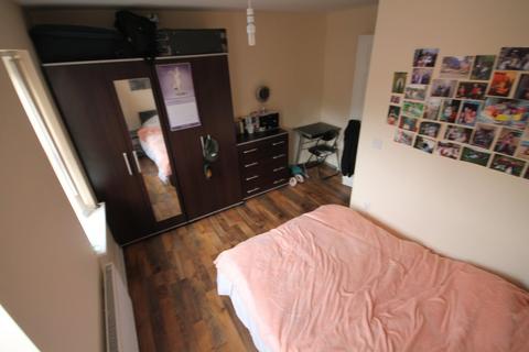 4 bedroom terraced house to rent - Blue Fox Close, West End, Leicester, LE3