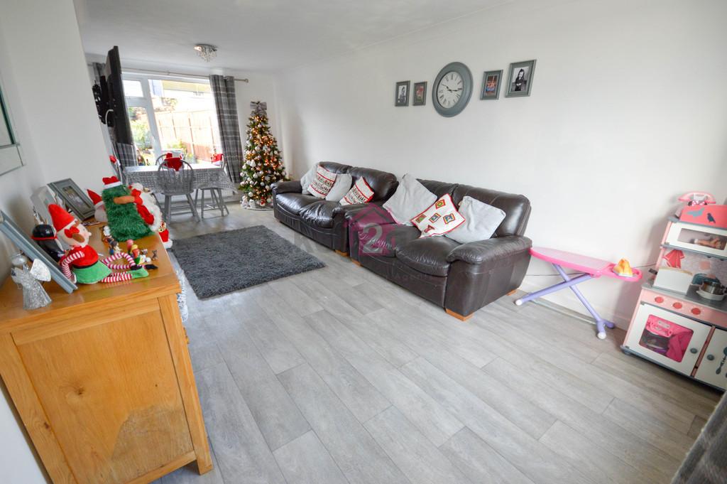 Darcy Road, Eckington, Sheffield, S21 3 bed semidetached house £150,000
