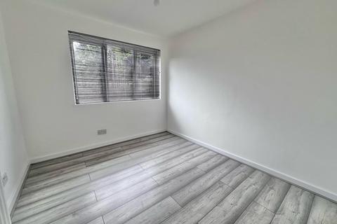 2 bedroom ground floor flat to rent, Haling Park Road, South Croydon