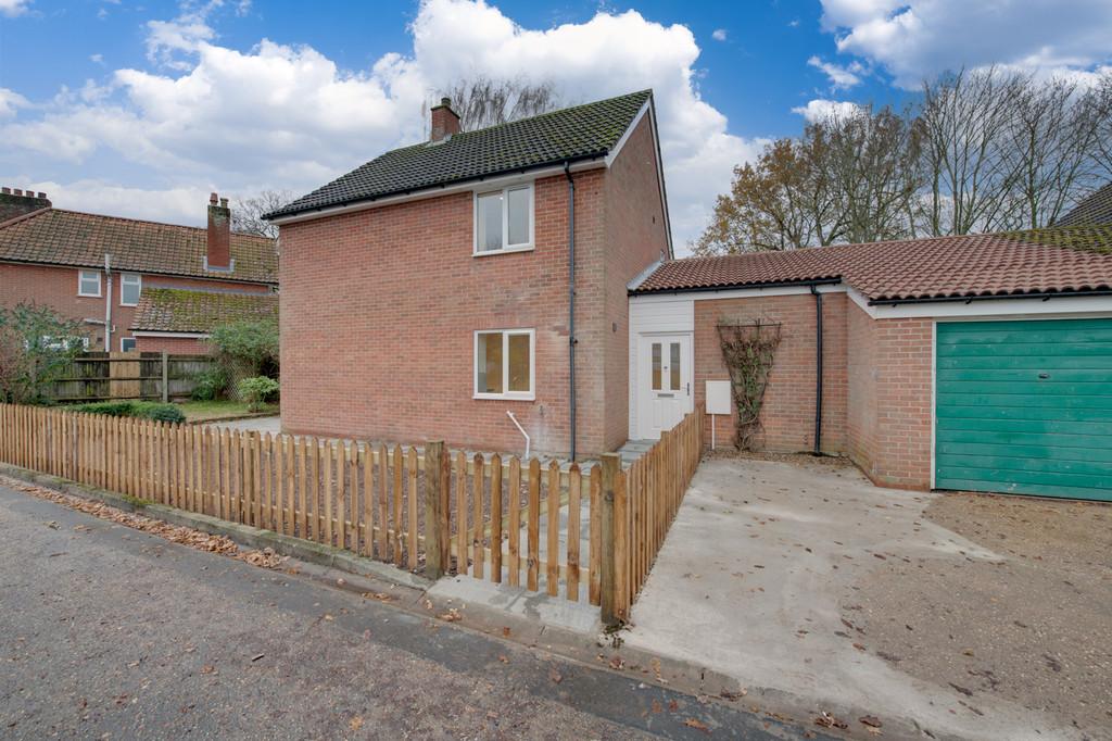 Kerrison Cottages, Stoke Ash Road 3 bed link detached house £1,000 pcm (£231 pw)