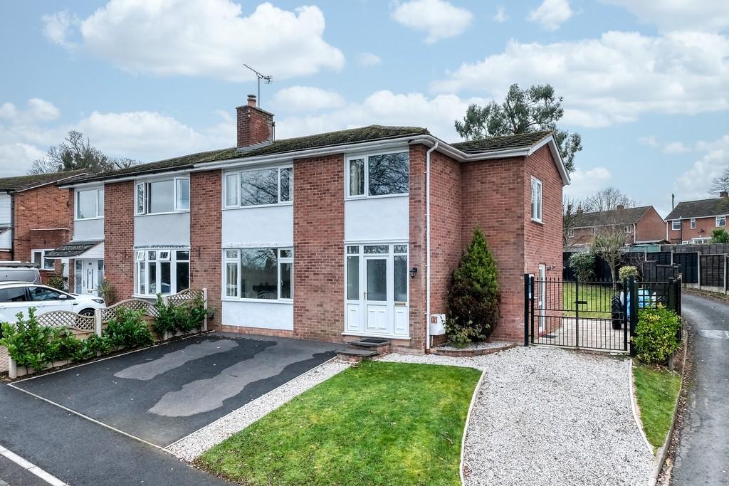 The Park, Hewell Grange, Tardebigge... 4 bed semidetached house £300,000
