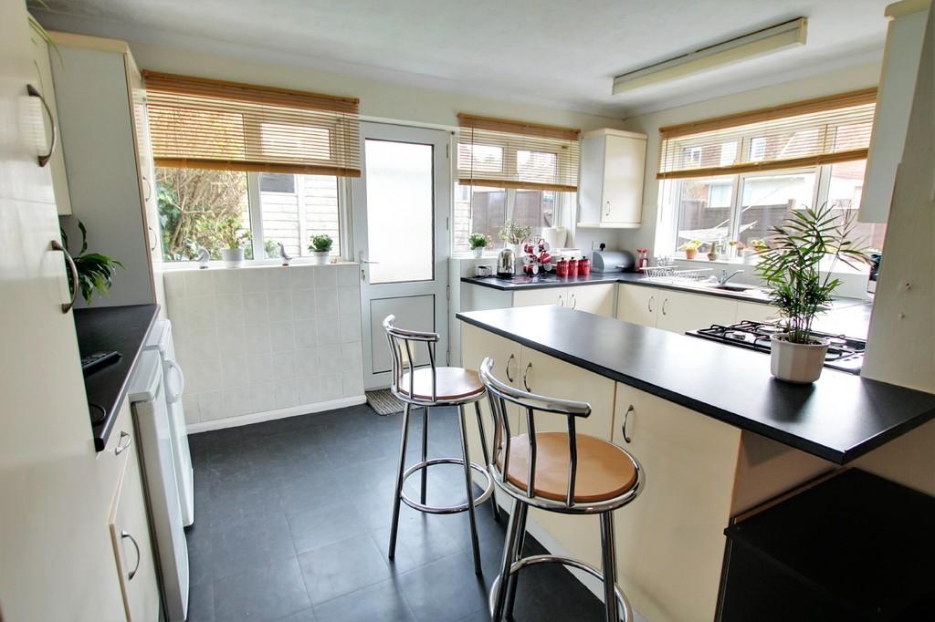 Graham Crescent, Portslade 2 bed semidetached house £325,000