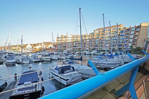 3 bedroom apartment for sale - Oyster Quay, Port Solent