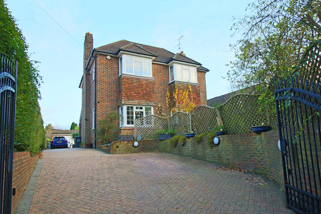 Ockley Lane, Hassocks, West Sussex, BN6 8BA. 3 bed detached house £