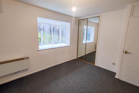 2 bedroom flat to rent, Hattersfield Close, Belvedere, DA17