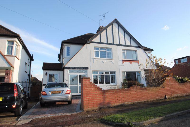 Henley Crescent, WestcliffOnSea 3 bed semidetached house £450,000