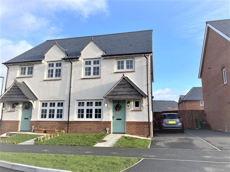 Bangor, Gwynedd 3 bed semidetached house £270,000