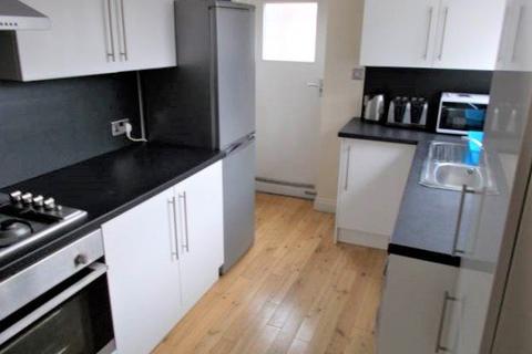 5 bedroom flat to rent - King John Street, Heaton, Newcastle upon Tyne