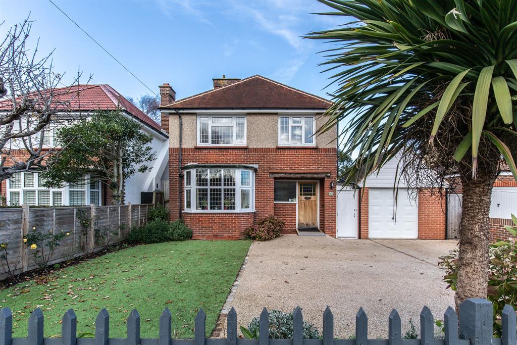 St Lawrence Avenue, Worthing, West Sussex, BN14 7JL 3 bed detached