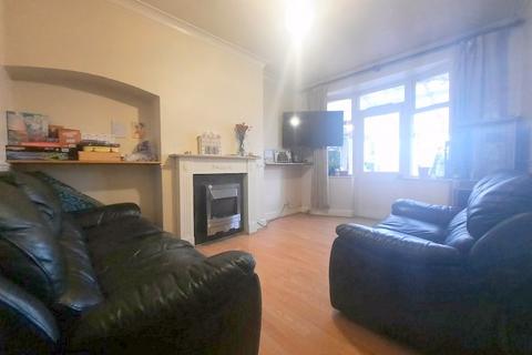 348 Bedfont Lane, Feltham, TW14 9SA
