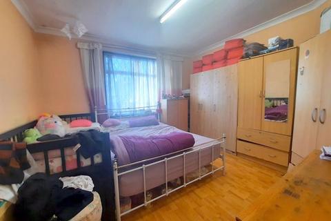 348 Bedfont Lane, Feltham, TW14 9SA