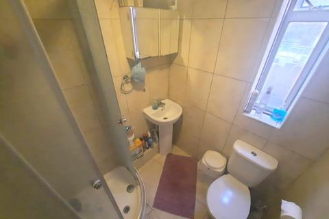 348 Bedfont Lane, Feltham, TW14 9SA
