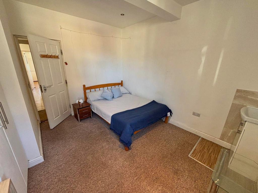 House in Sheffield, Sharrow Vale, Sharrow - More