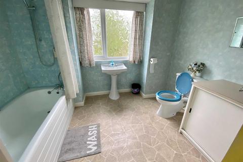 8 Birch Grove, Forsbrook, Stoke-on-trent, ST11 9PT