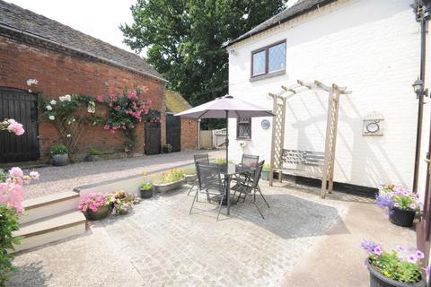 Shaw Lodge Farm Stone Road, Fradswell, Stafford, ST18 0HA