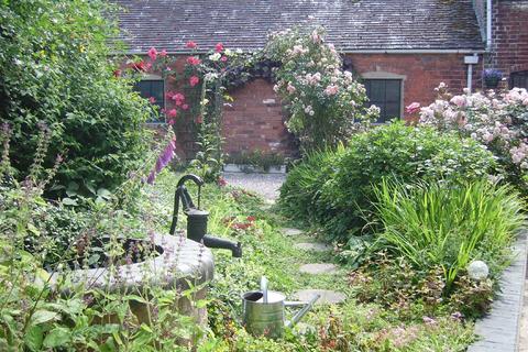Shaw Lodge Farm Stone Road, Fradswell, Stafford, ST18 0HA