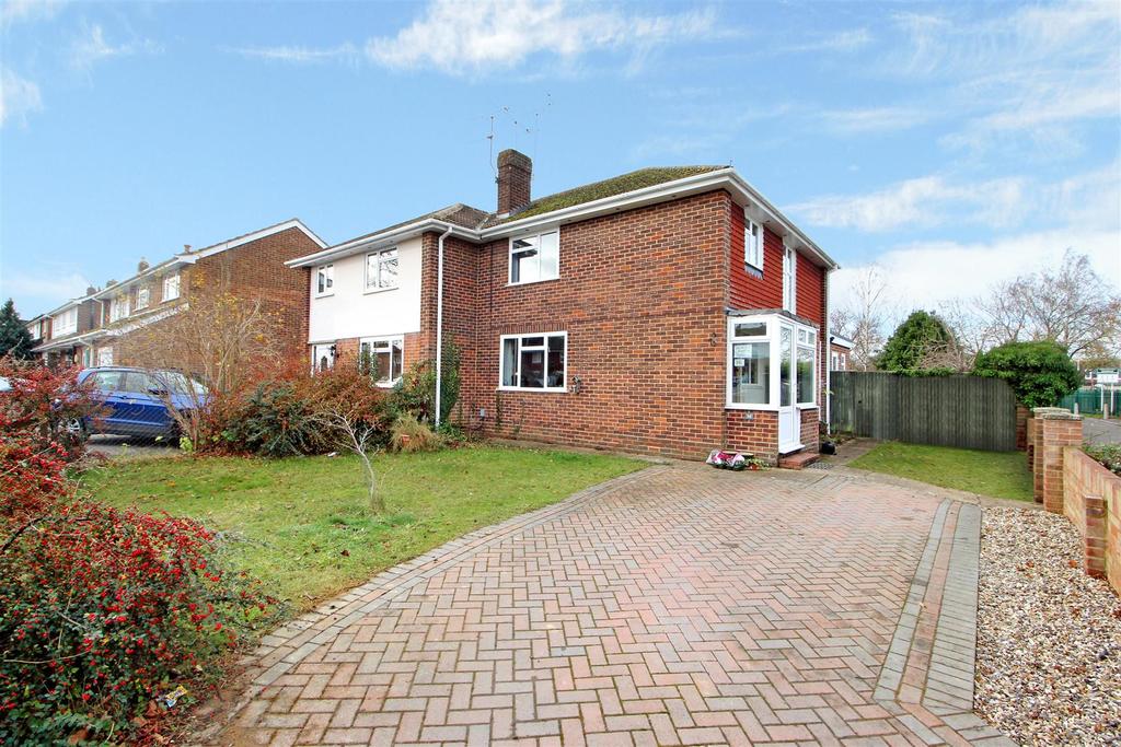 Cotswold Way, Tilehurst, Reading 3 bed semidetached house £425,000