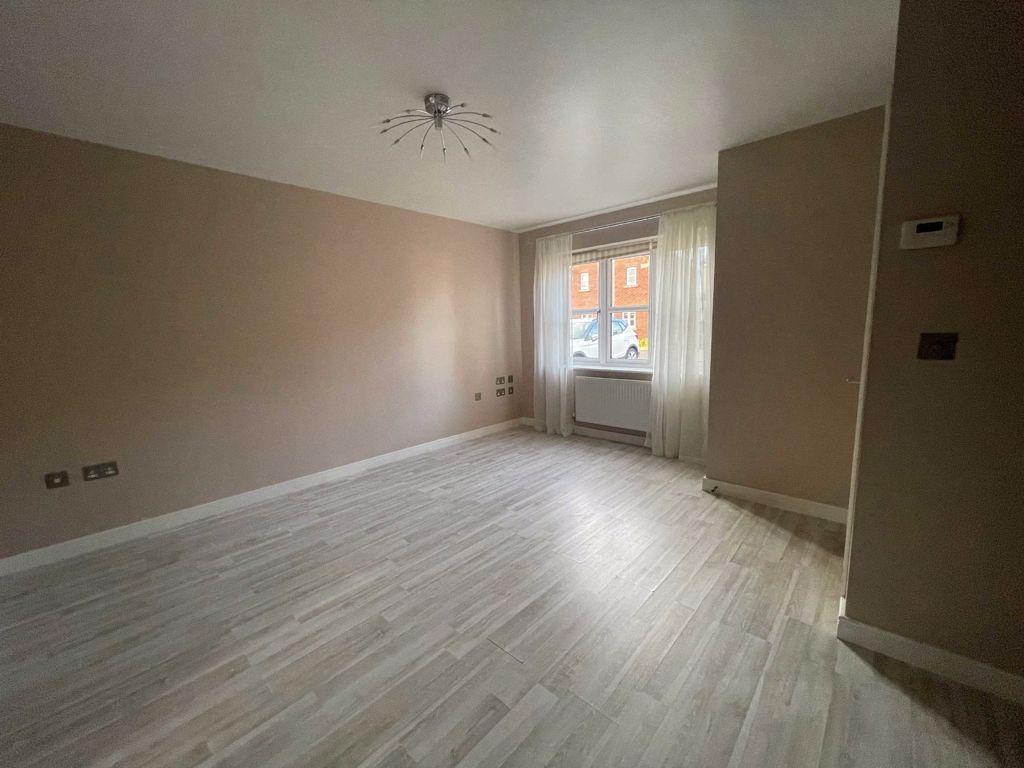 Overend Avenue, Pocklington 3 bed semidetached house £850 pcm (£196 pw)