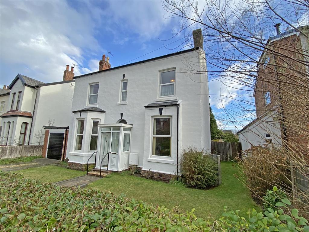 Formby Street, Formby, Liverpool 5 bed detached house £420,000
