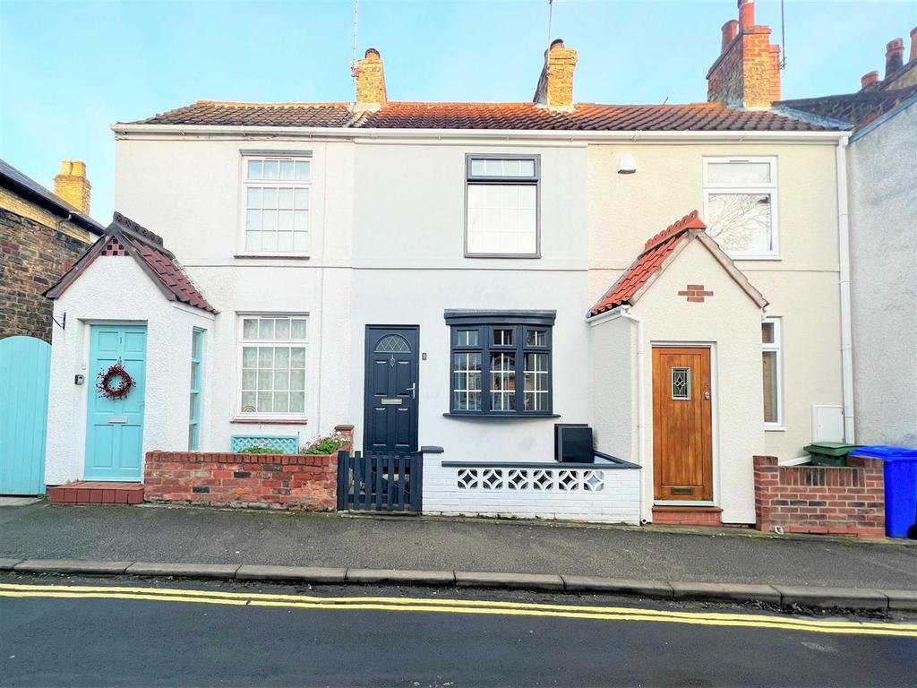 Grove Hill, Hessle 2 bed terraced house £150,000