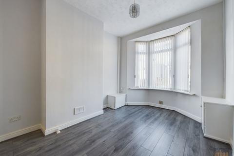 2 bedroom terraced house to rent, Burleigh Road North