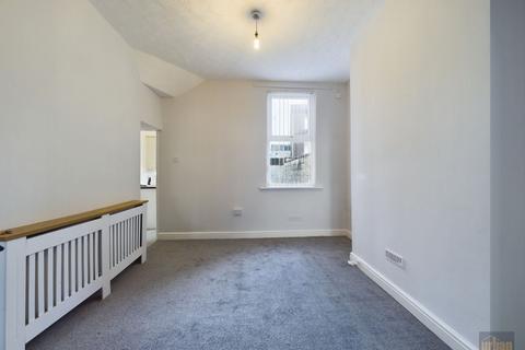 2 bedroom terraced house to rent, Burleigh Road North