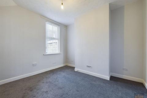 2 bedroom terraced house to rent, Burleigh Road North