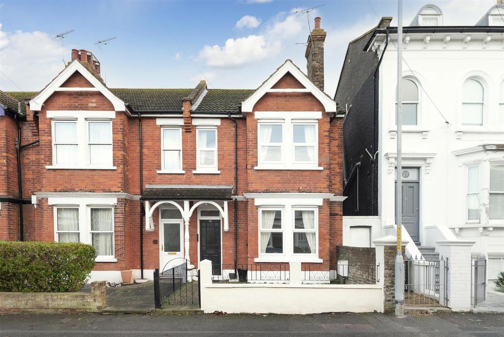 Gladstone Road, Broadstairs 3 bed semidetached house £1,300 pcm (£