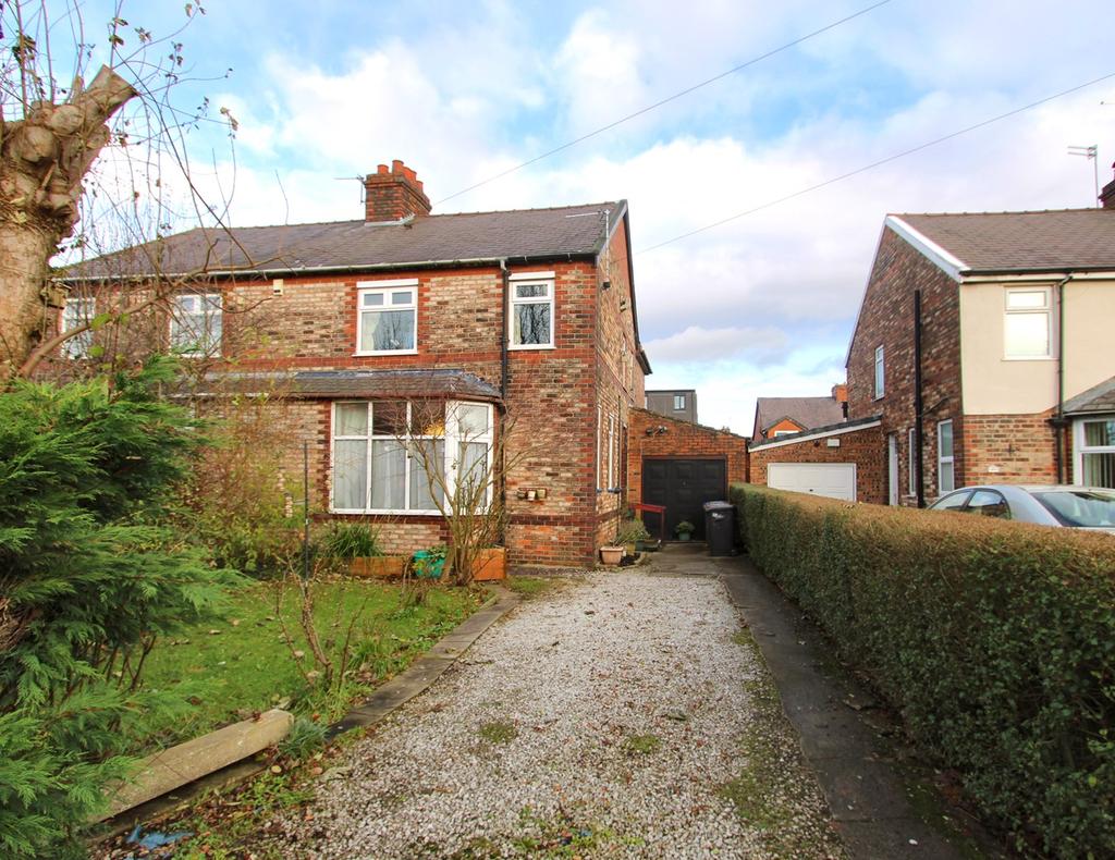 Rake Lane, Swinton, Manchester, M27 3 bed semidetached house £220,000