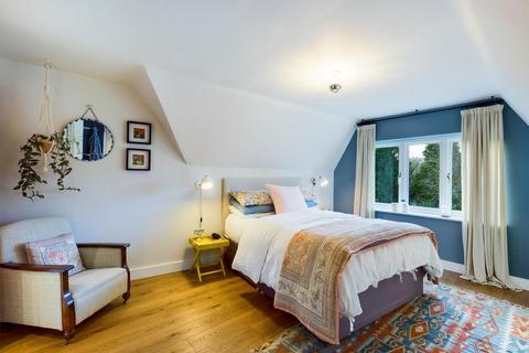 16 Bedford Road, Denton, Northampton, NN7 1DR