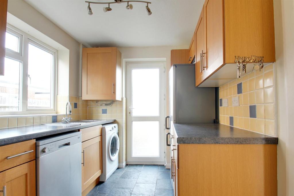 Kitchen 2.jpg
