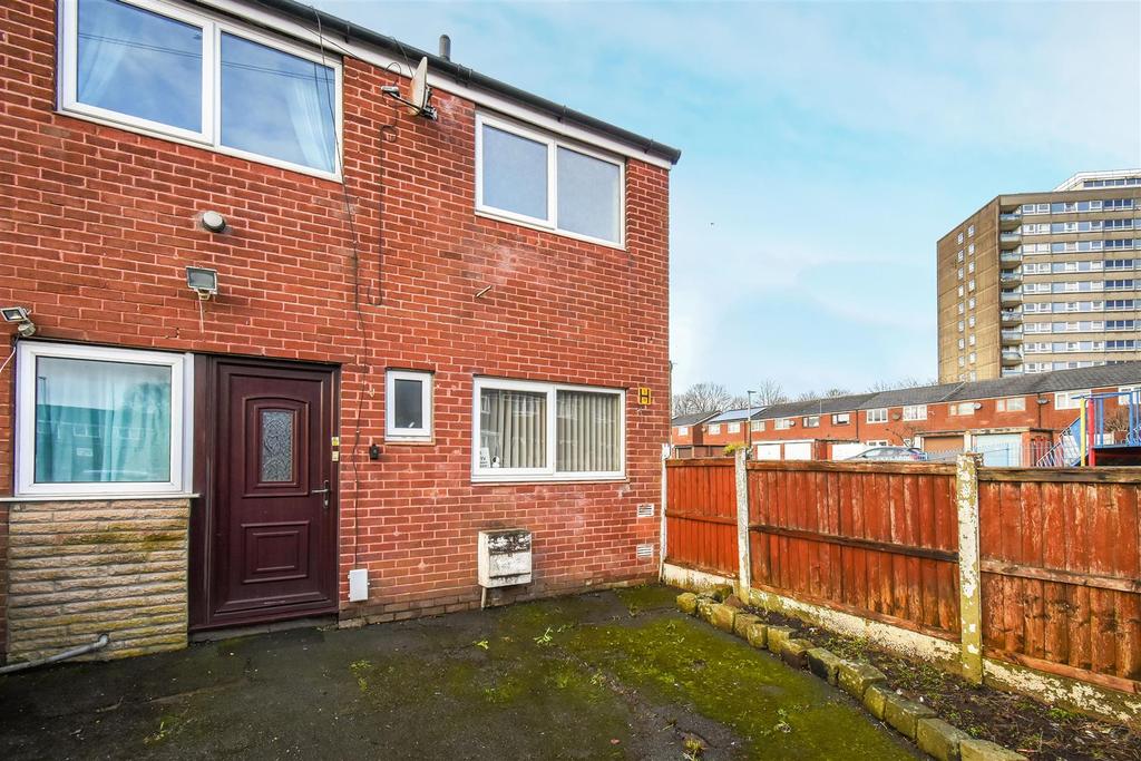 Windermere Close, Blackburn 3 bed end of terrace house £100,000