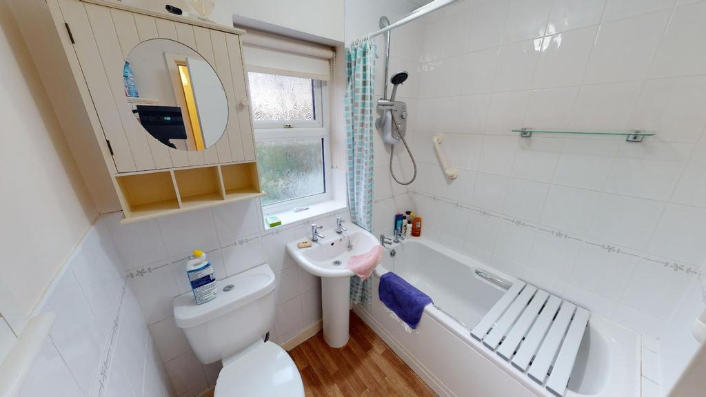 Morrissey Close Bathroom