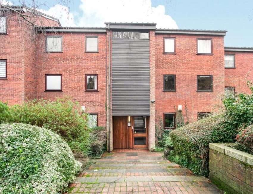Bunns Lane, Mill Hill, NW7 2 bed flat £1,300 pcm (£300 pw)