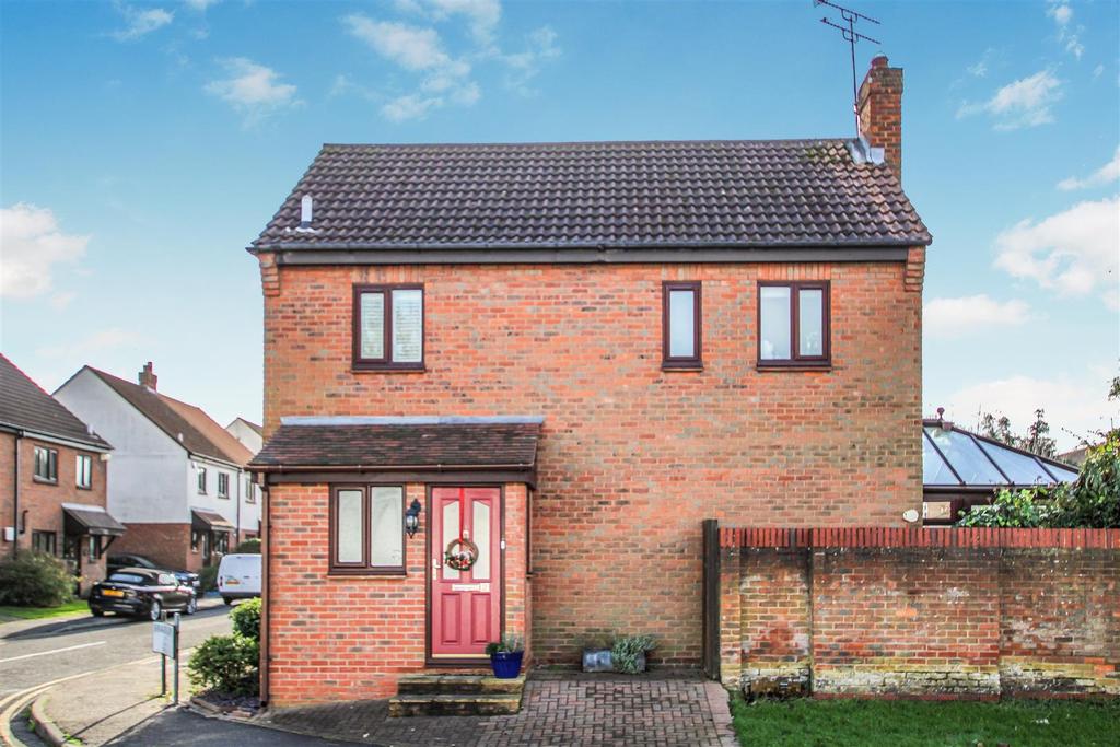 Brackens Drive, Warley, Brentwood 3 bed detached house £565,000