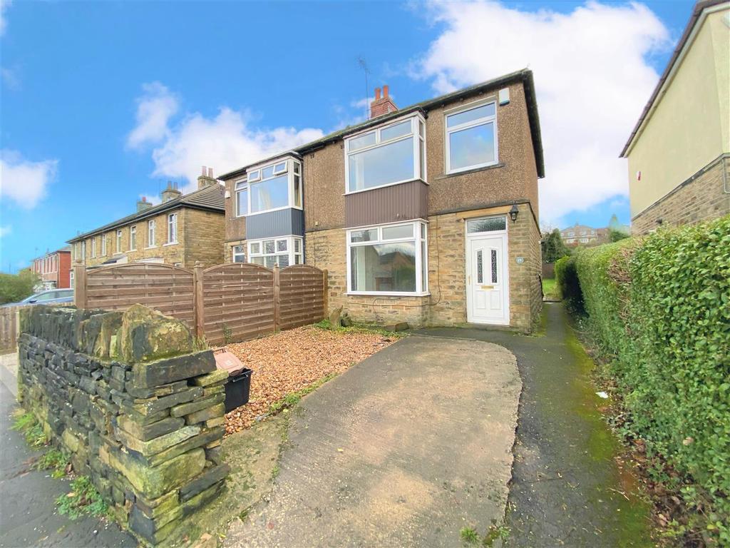 Green Lane, Brighouse 3 bed semidetached house £675 pcm (£156 pw)