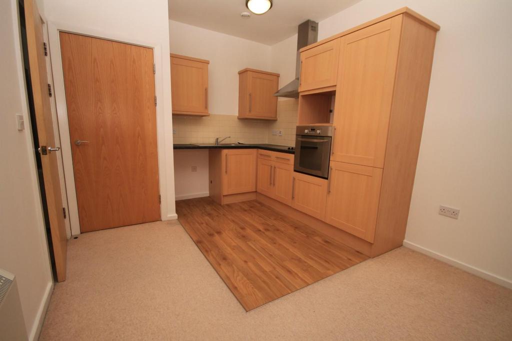 Brackendale Lodge, Thackley, Bradford 1 bed apartment £500 pcm (£115 pw)