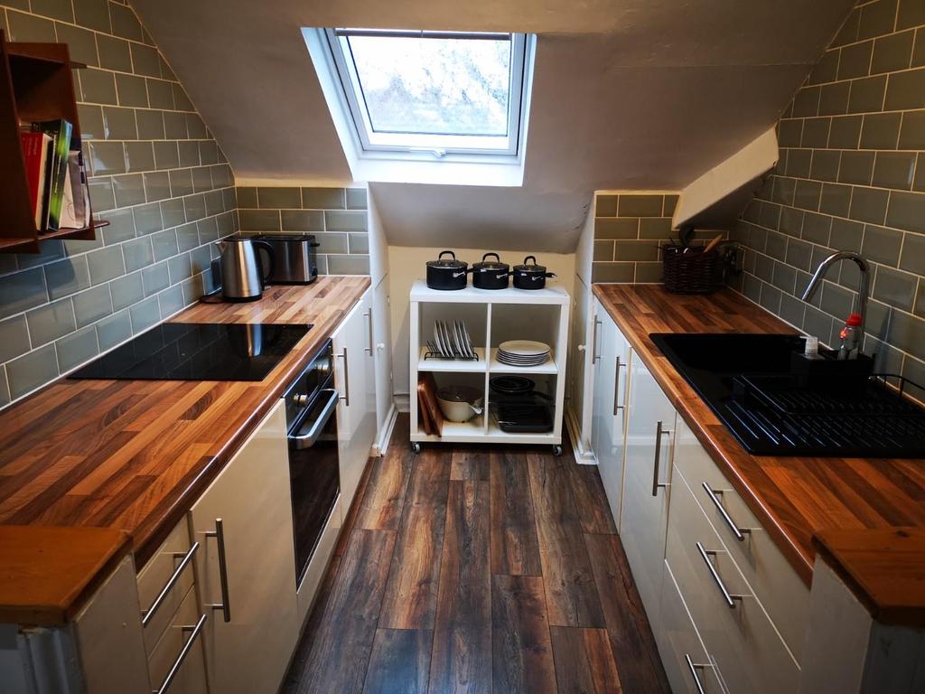 Clive Place, Penarth 1 bed apartment £795 pcm (£183 pw)