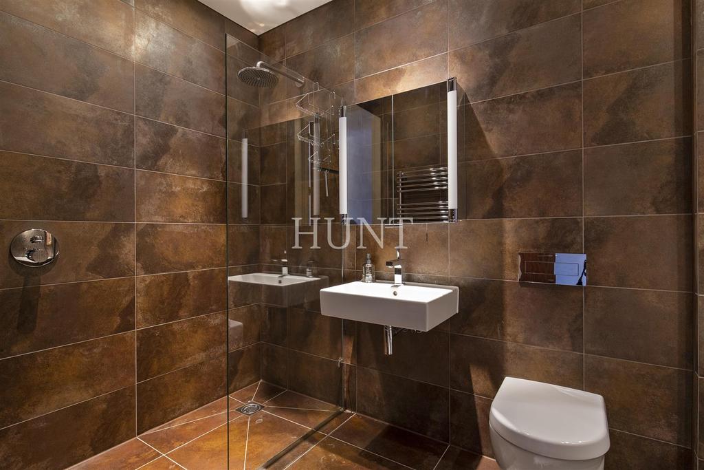 En suite bathroom