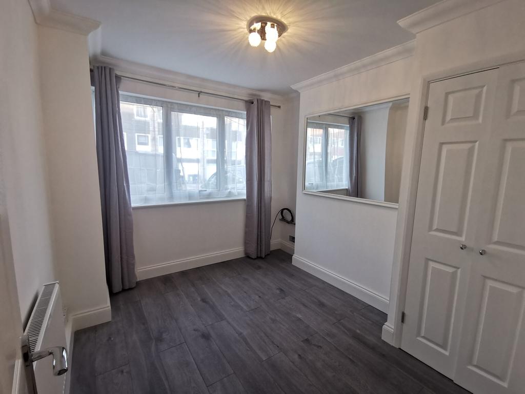 The Oaks, Bracknell, BerkshIre, RG12 1 bed flat £750 pcm (£173 pw)