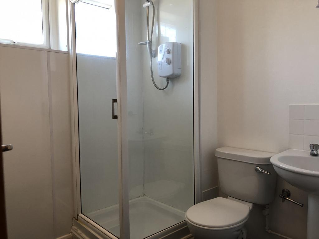 Cambridge Letting Agents Shower Room