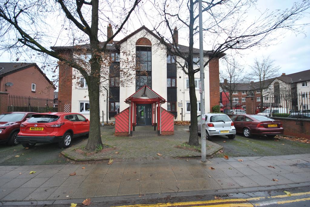 Canterbury Gardens, Salford M5 2 bed apartment £129,995