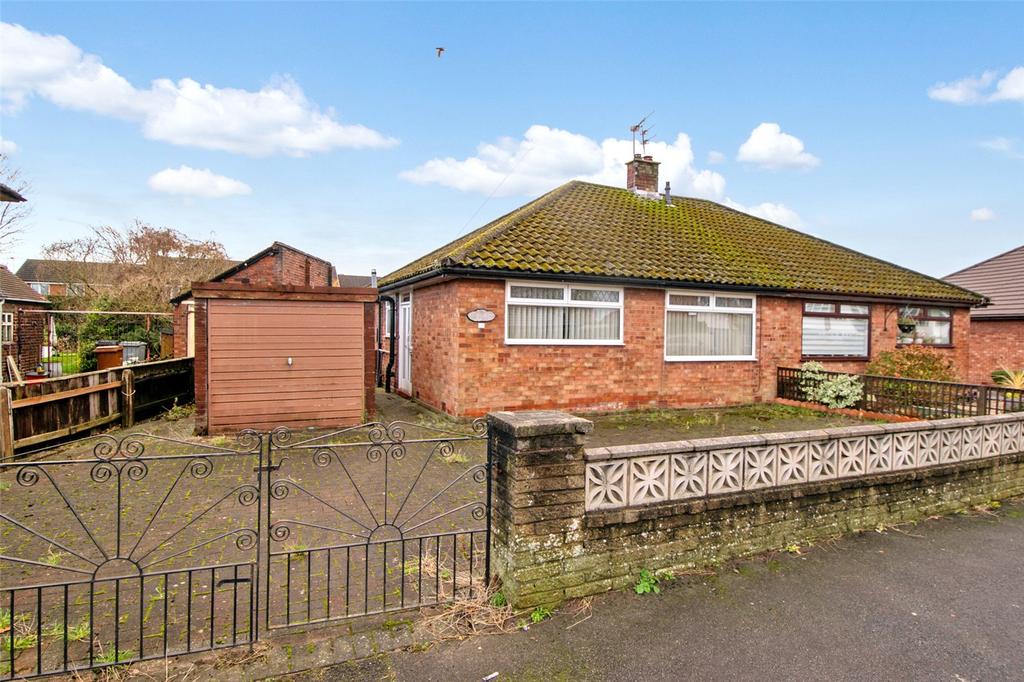 Cledford Crescent, Middlewich 2 bed bungalow £150,000