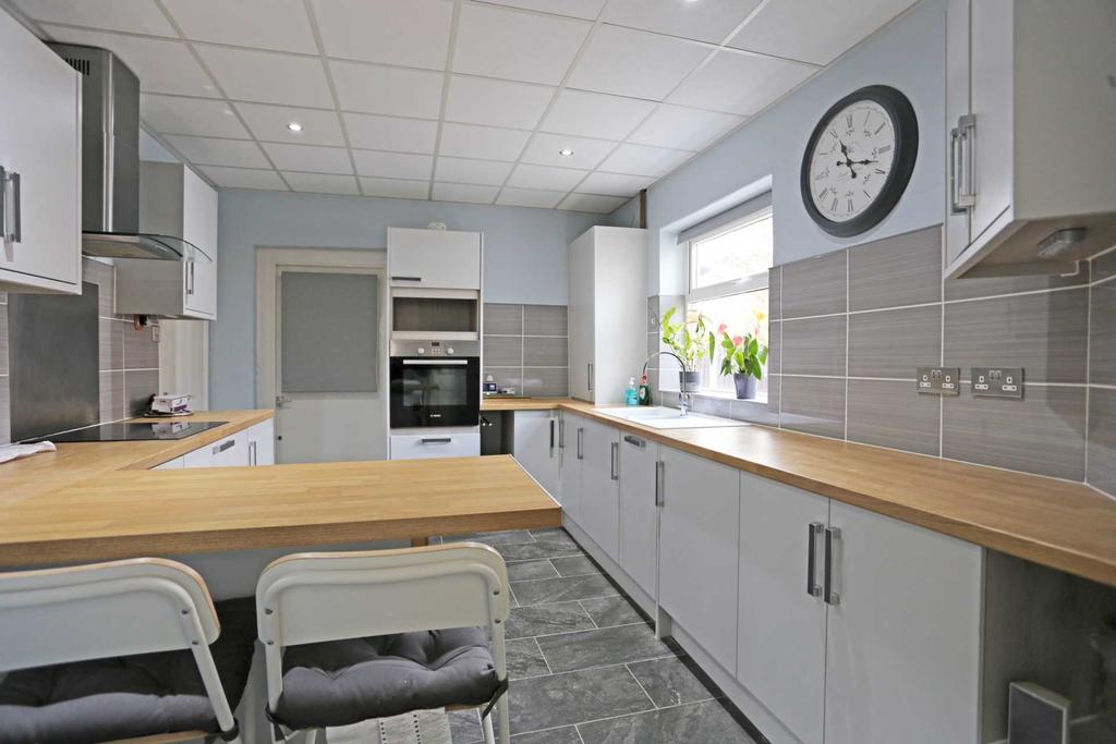 Lichfield Road, Dagenham, RM8 3 bed semidetached house £1,650 pcm (£381 pw)
