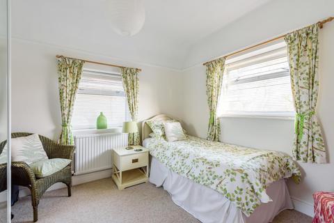 6 Bourne Road, Godalming, GU7 3NQ