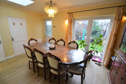 18 Sandycombe Road, Feltham, TW14 9BJ